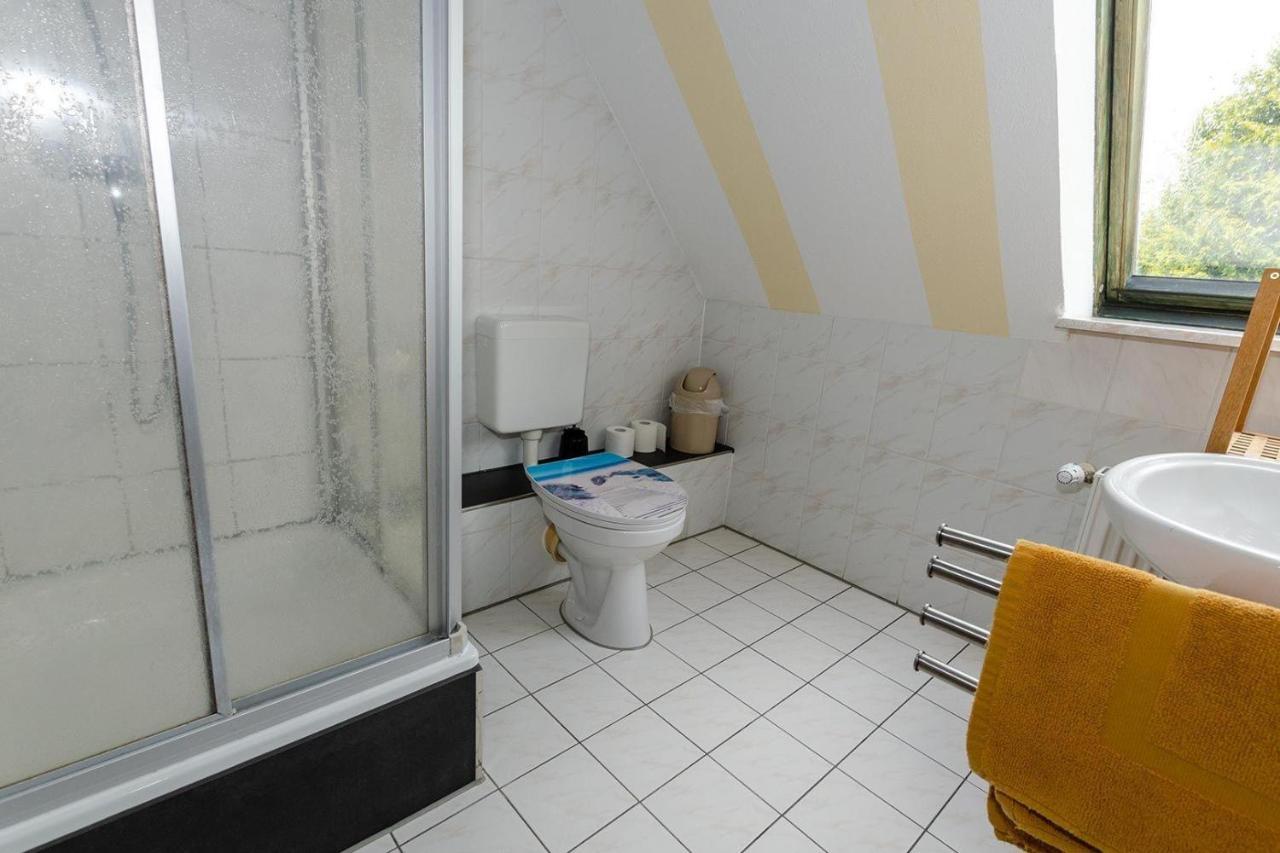 3-R-Ferienwohnung-Fuer-4-Personen-In-Schaprode-Auf-Ruegen-Zi3 Екстериор снимка